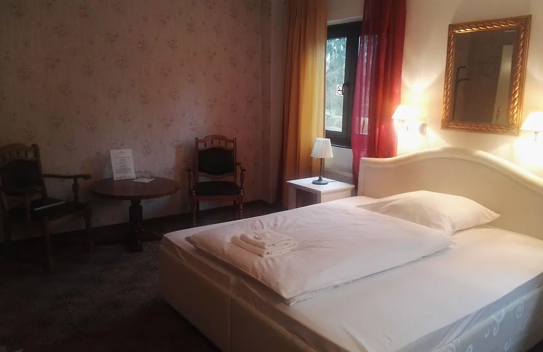 Hotel Zum Studio-1